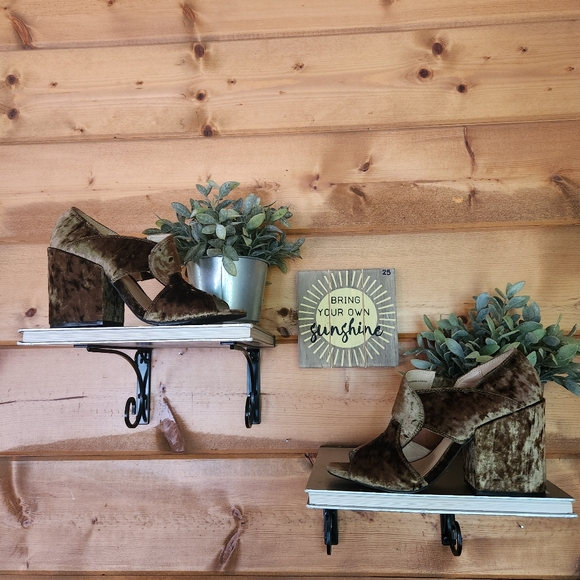 CAbi Shoes - Cabi 6016 Crushed Green Velvet Interlock Chunky Block Heel Sandals Shoes‎ Sz 7.5